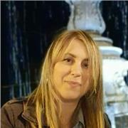 Diplomata ragioneria con competenze tecnico scientifico con spiccata preparazione in lingua inglese, impartisce lezioni di recupero e come aiuto compiti